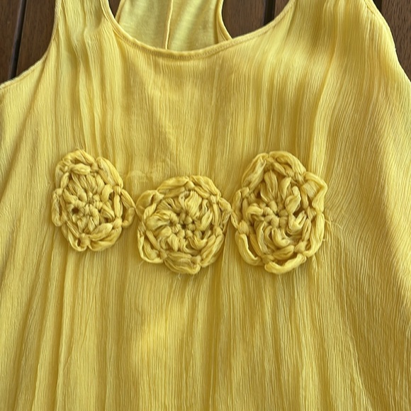 LIKE NEW Studio M Sleeveless Top - Picture 10 of 11